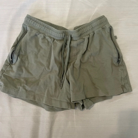 MONDETTA Women’s Green Cotton Drawstring Shorts Zipper Pockets Size Small - Picture 1 of 7
